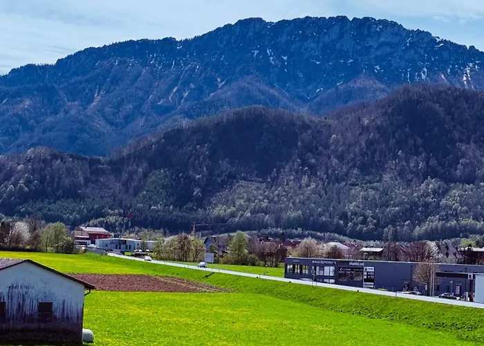 Zentrale Wohnung Mit Blick Auf Burg Altpernstein