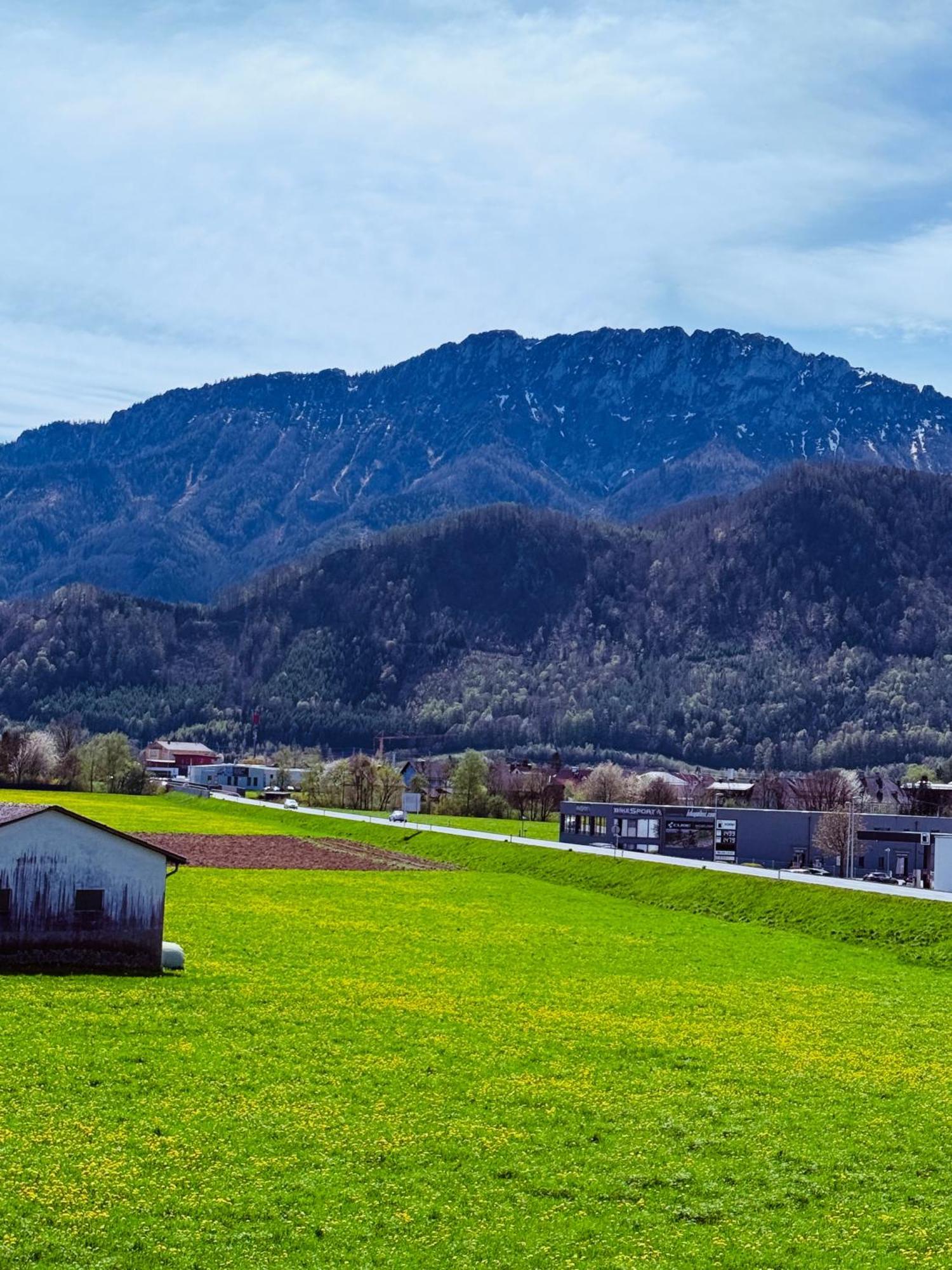 Zentrale Mit Blick Auf Burg Altpernstein Micheldorf in Oberosterreich
